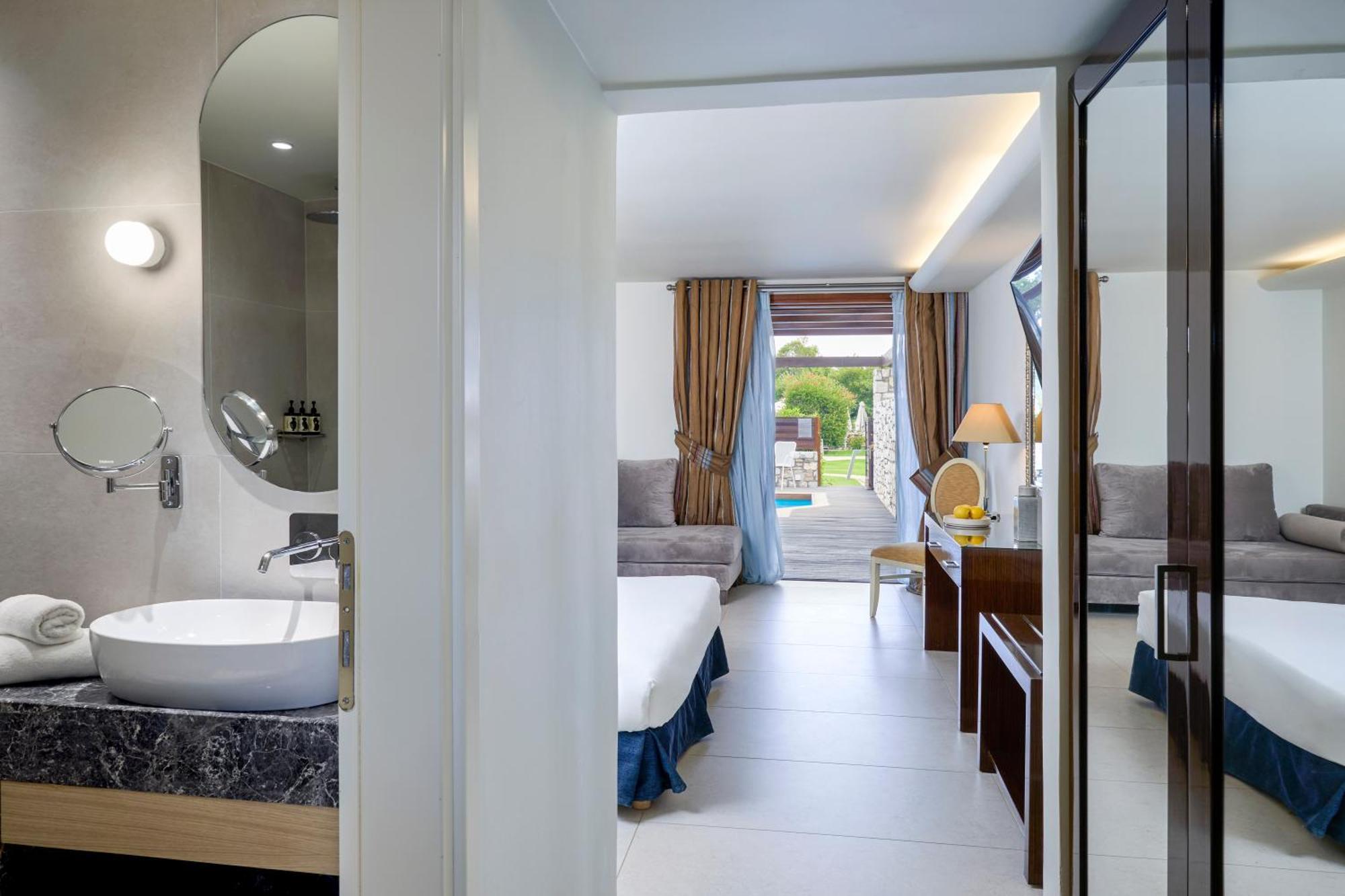 สกีอาทอส พรินเซสส์ Hotel อายา ปารัสเกวี ภายนอก รูปภาพ