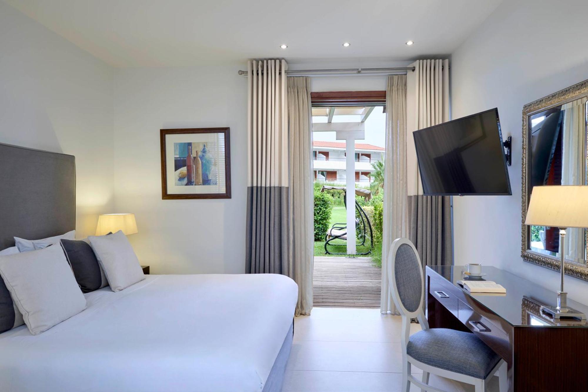 สกีอาทอส พรินเซสส์ Hotel อายา ปารัสเกวี ภายนอก รูปภาพ
